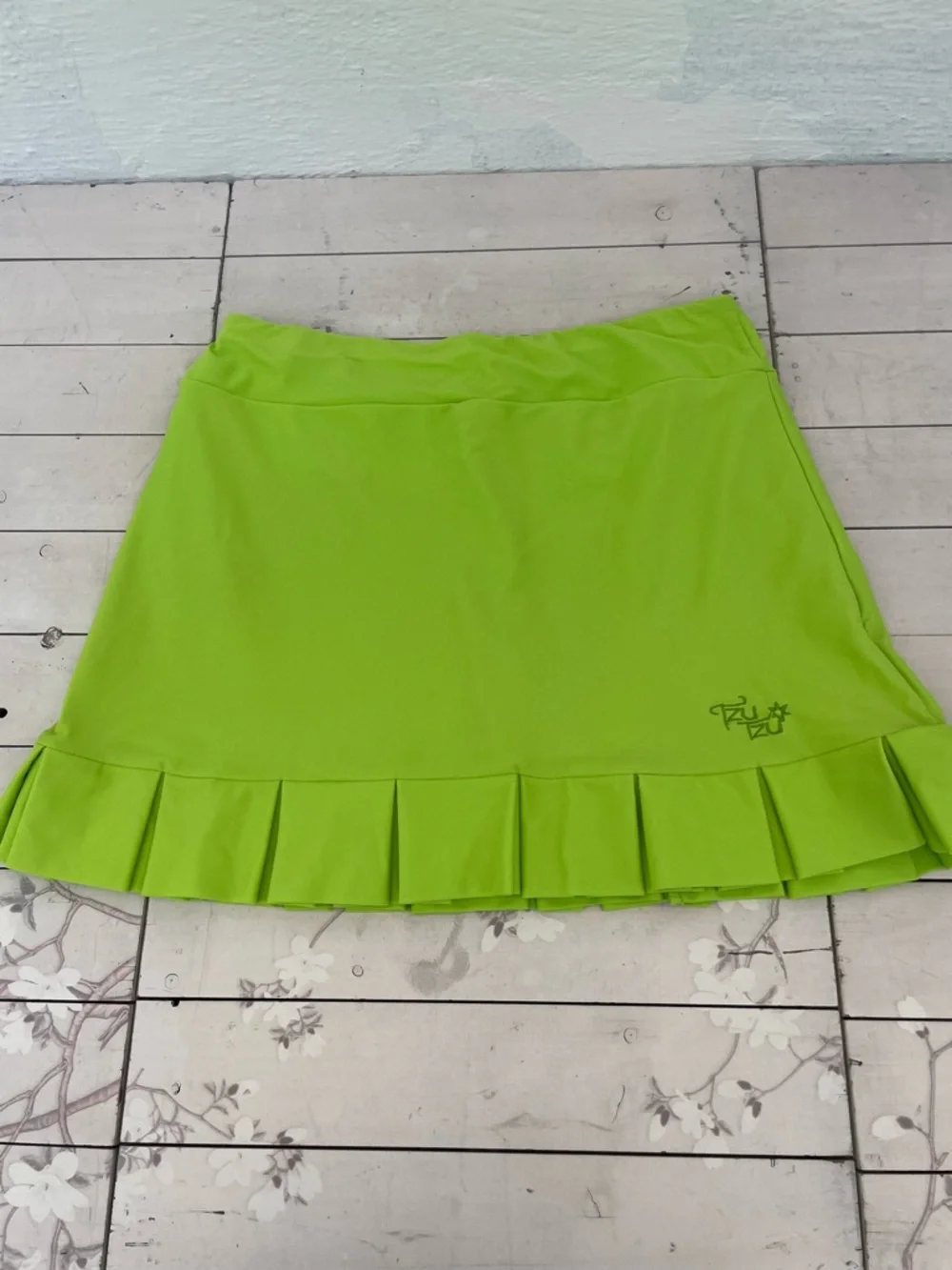 Tzu Tzu Lime Green Pleated Hem Mini Skirt - Picture 1 of 7